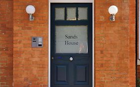 Sands House - Luxury Modern Studios With Secure Parking In Epsom, Surrey